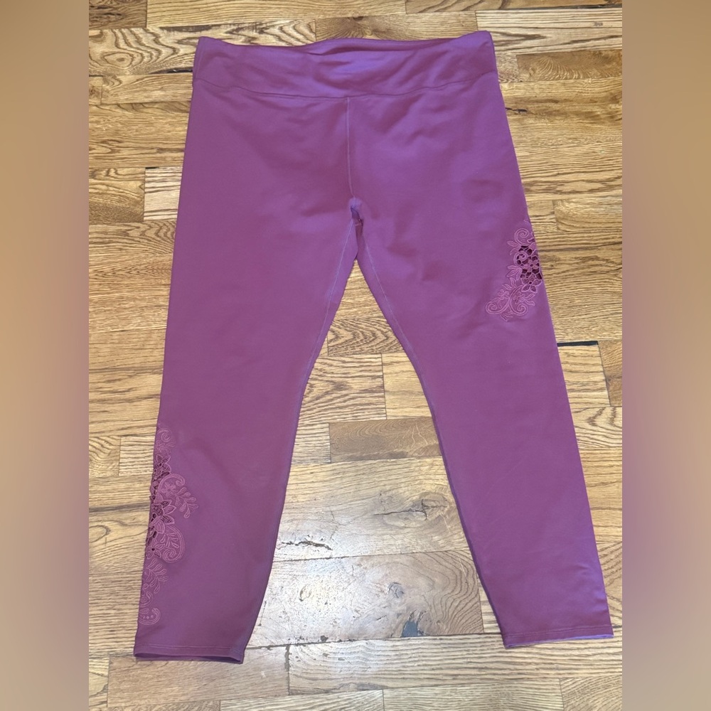 Fabletics. Rocio Legging with Lace Inset. Cabernet. Size 1X.